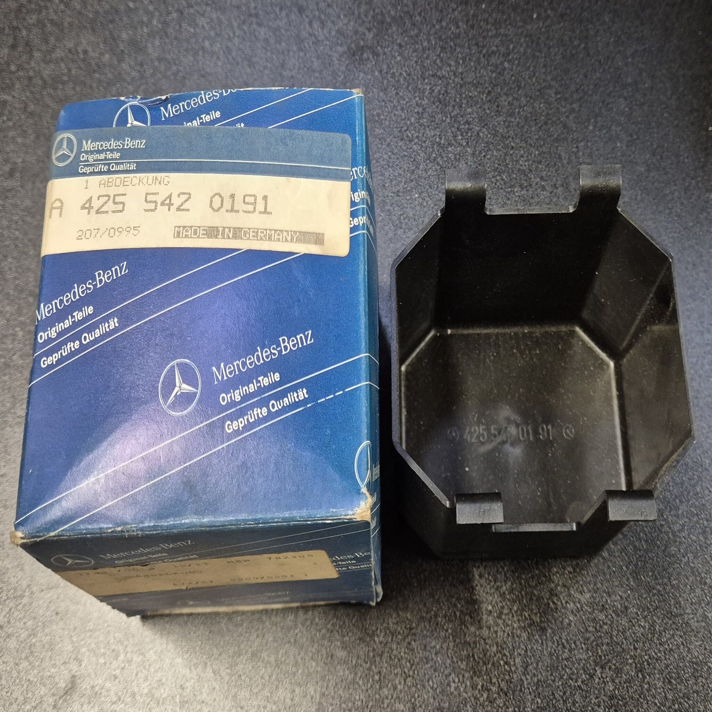 Unimog Abdeckung Stecker Motorraum - A4255420191