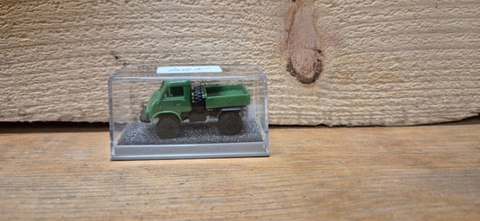 Brekina Unimog 402 grün