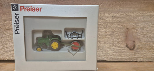 Preiser John Deere mit Ackerwalze