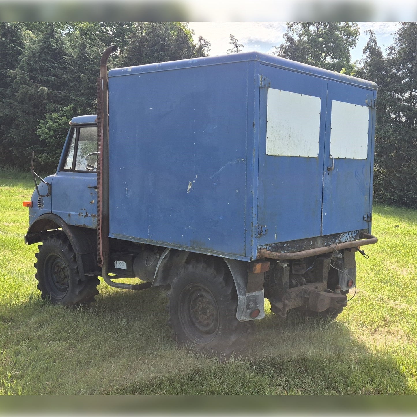 Unimog 421 Kabelziehwinde mit Koffer, Seilwinde