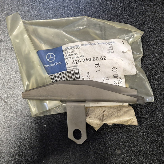 Unimog Ölspritzblech Getriebe - A4252600062