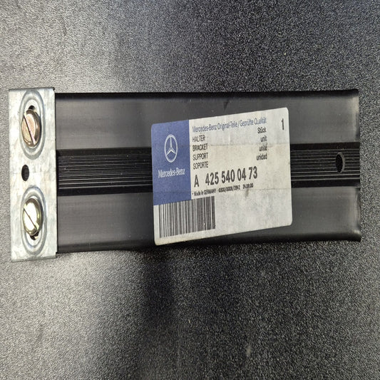 Unimog Halter für Rückstrahler- A4255400473