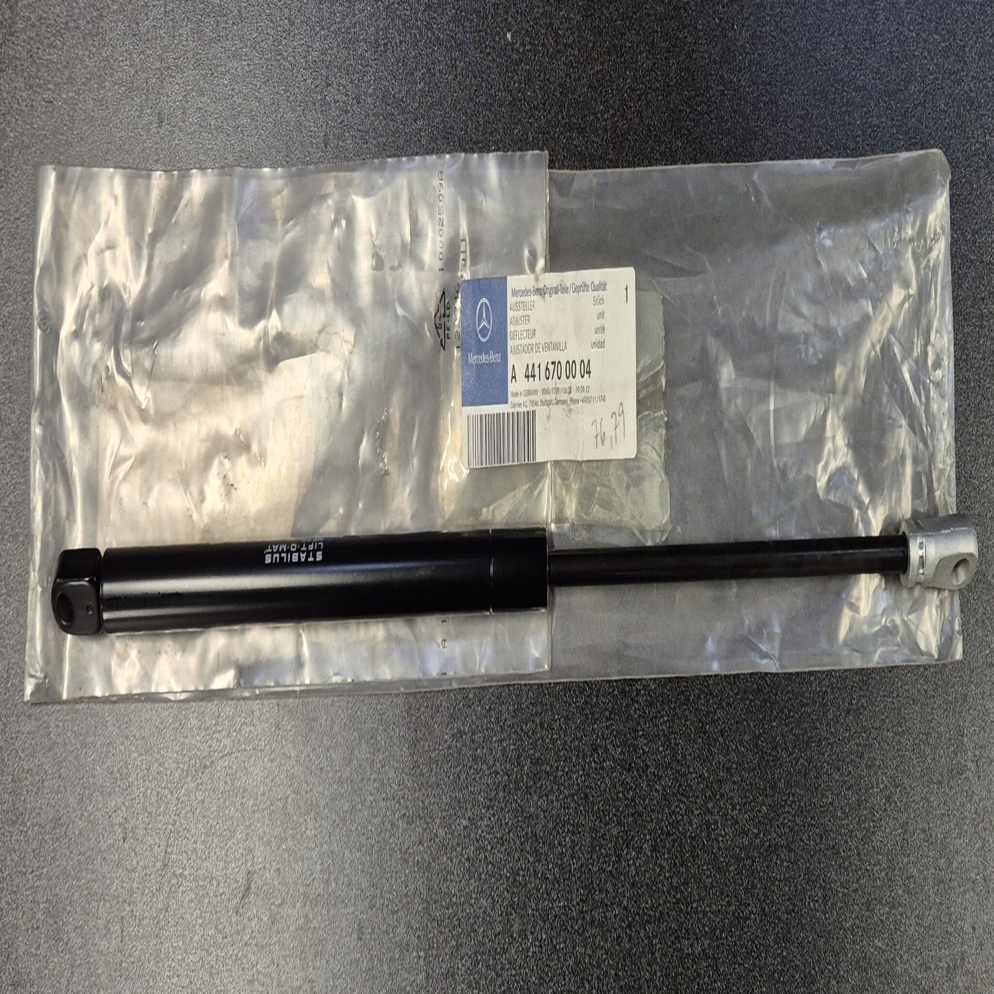 MB Trac Aufsteller für Fenster  - A4416700004